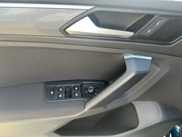 Volkswagen Tiguan view 8