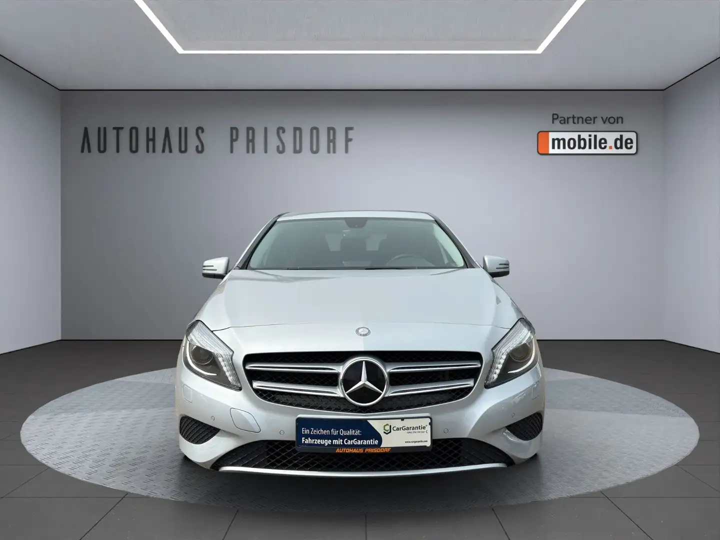Mercedes-Benz A 180 BlueEfficiency  7G-DCT/Navi/Klima/PDC Silber - 2