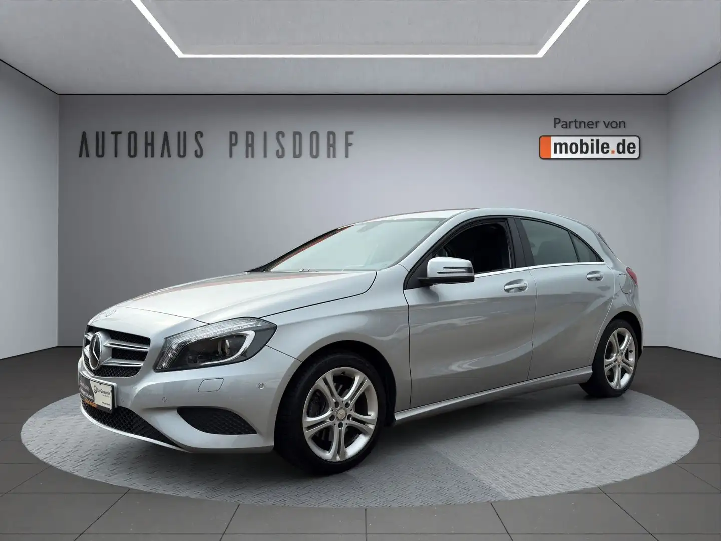 Mercedes-Benz A 180 BlueEfficiency  7G-DCT/Navi/Klima/PDC Silber - 1