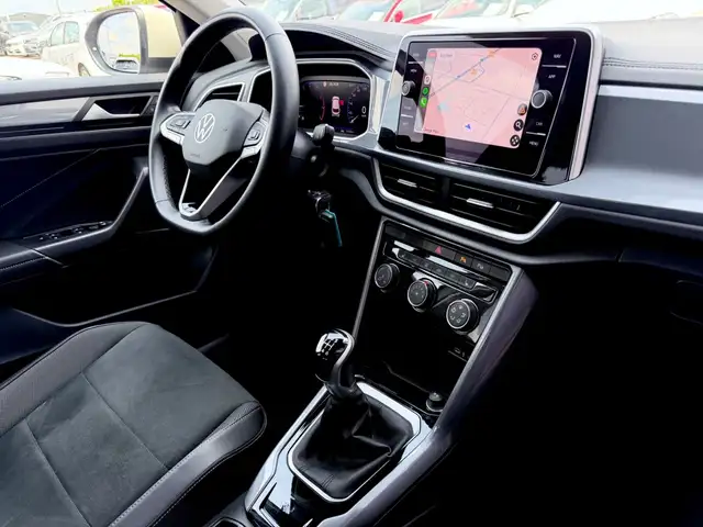 Volkswagen T-Roc view 12