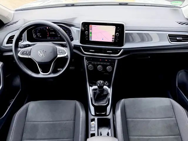 Volkswagen T-Roc view 11