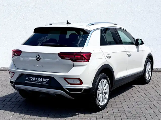 Volkswagen T-Roc view 5