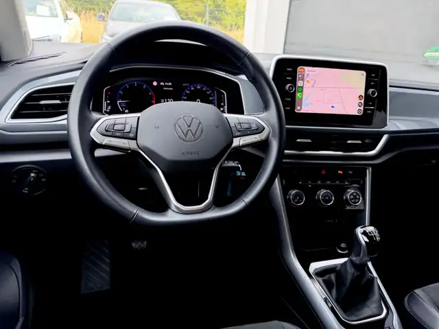 Volkswagen T-Roc view 10