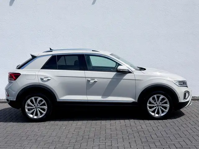 Volkswagen T-Roc view 4