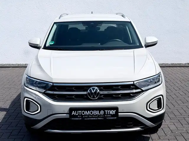 Volkswagen T-Roc view 2