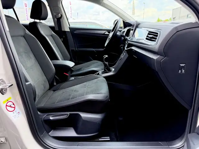 Volkswagen T-Roc view 13