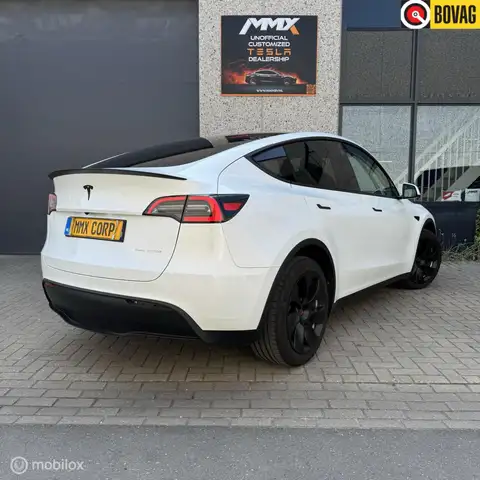 Tesla Model Y Long Range AWD + MMX PACK + TREKHAAK