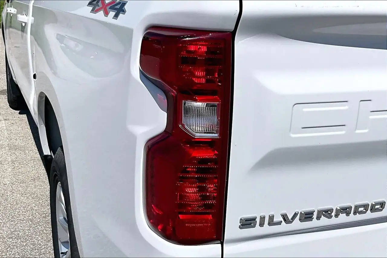 Chevrolet Silverado 1500 снимка Chevrolet Silverado 1500
