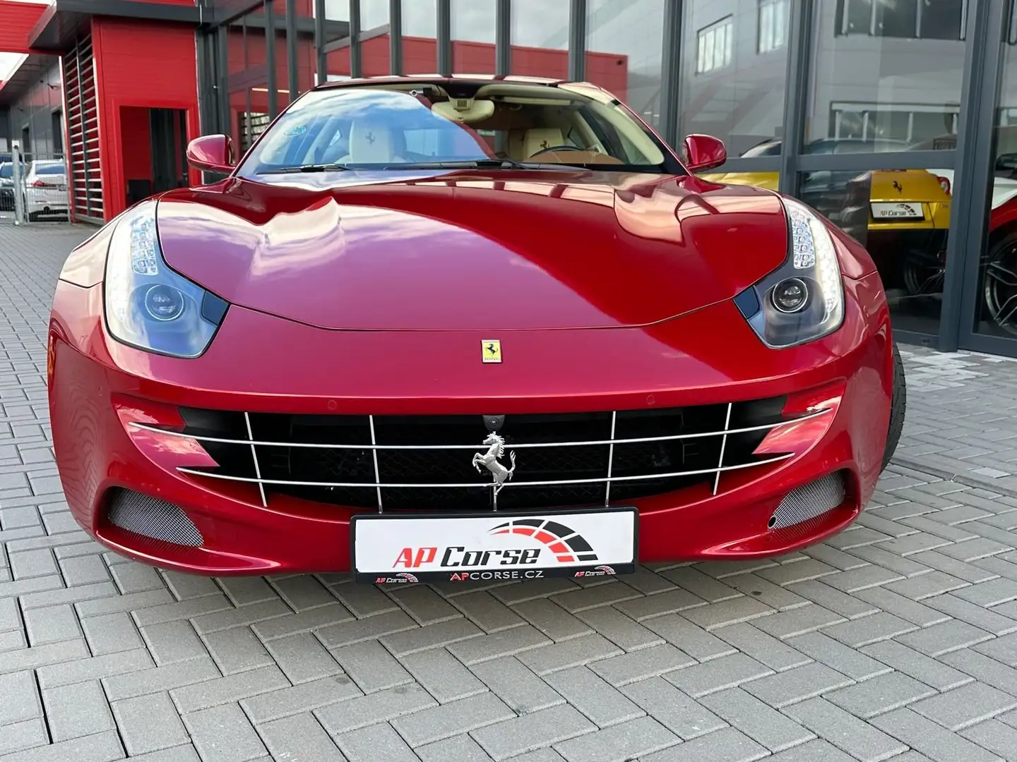 Ferrari FF V12 6.0 660ch Червоний - 2