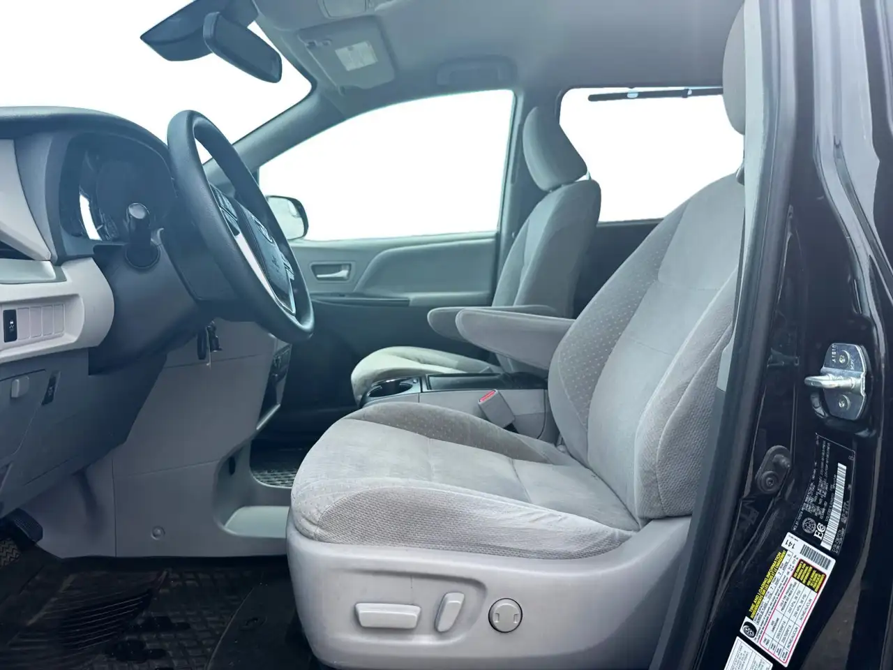 Toyota Sienna снимка Toyota Sienna