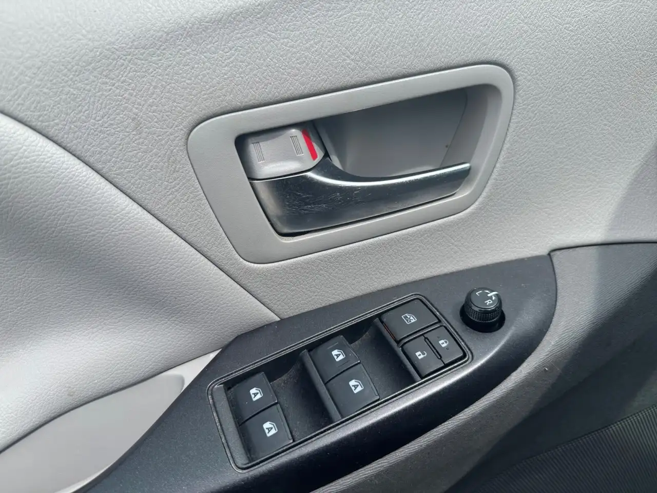 Toyota Sienna снимка Toyota Sienna