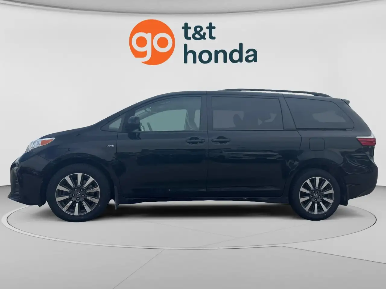 Toyota Sienna снимка Toyota Sienna