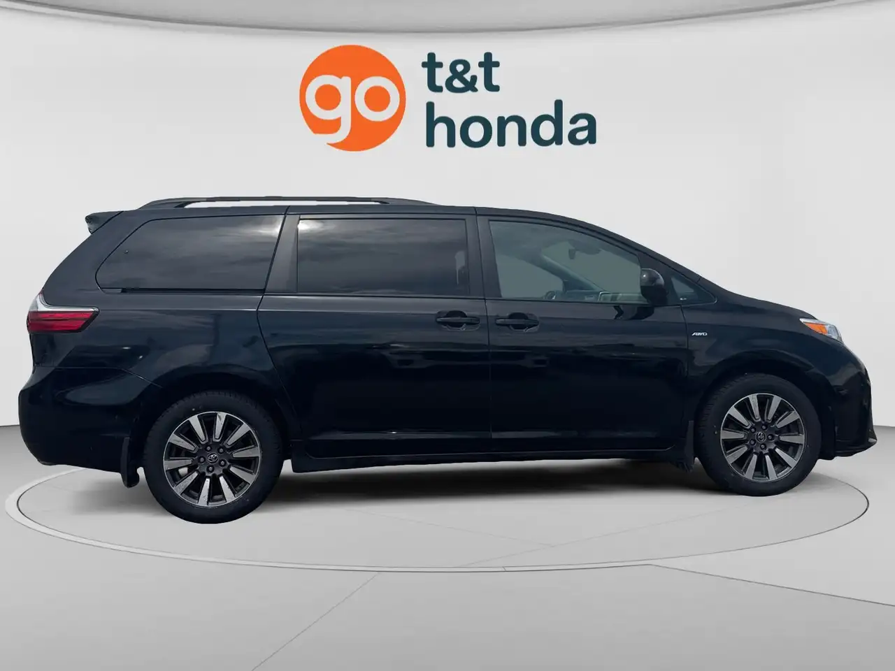 Toyota Sienna снимка Toyota Sienna