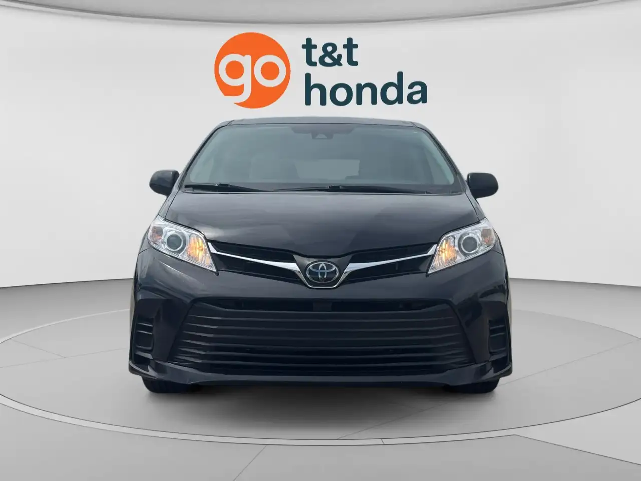 Toyota Sienna снимка Toyota Sienna