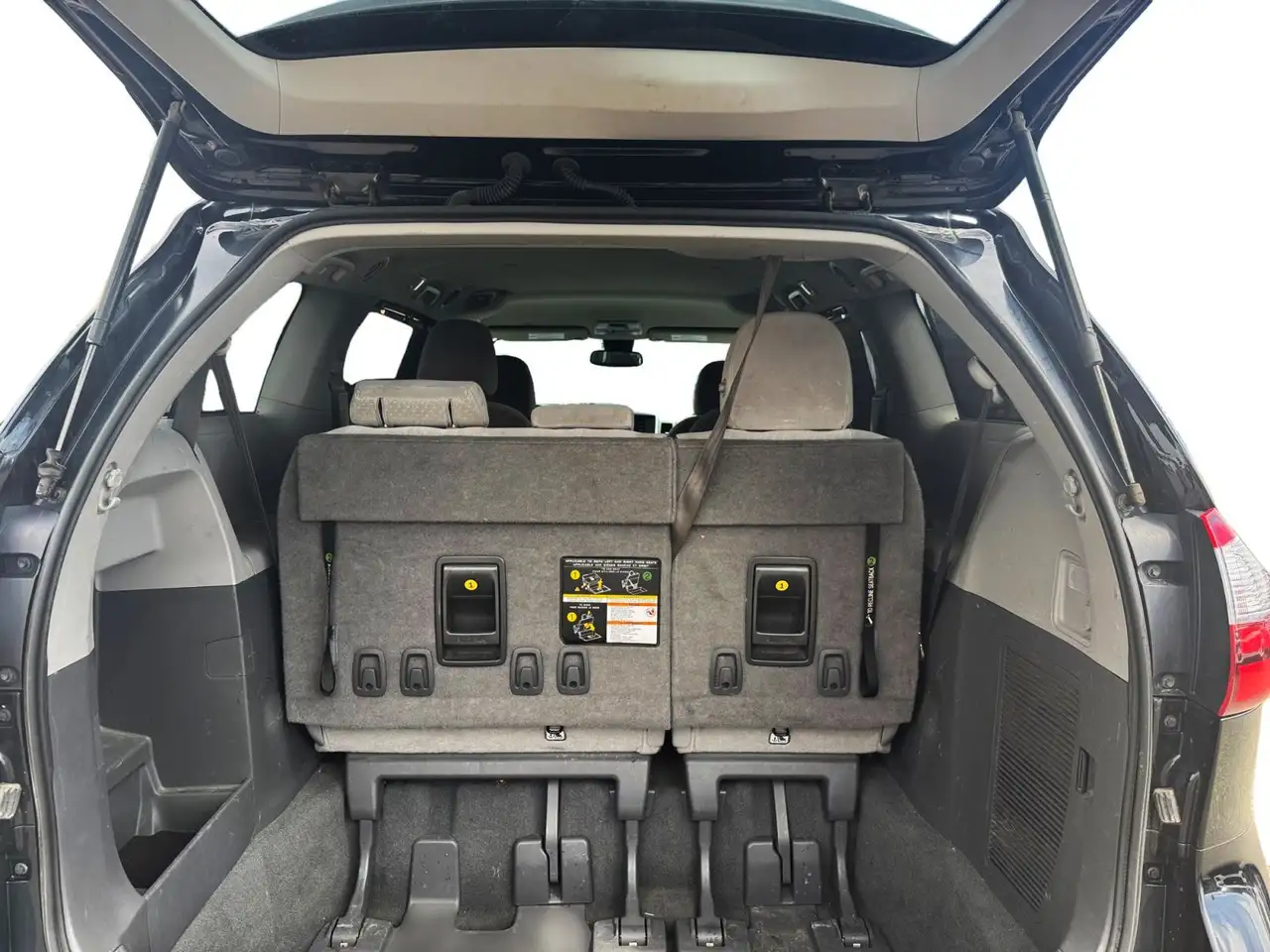 Toyota Sienna снимка Toyota Sienna
