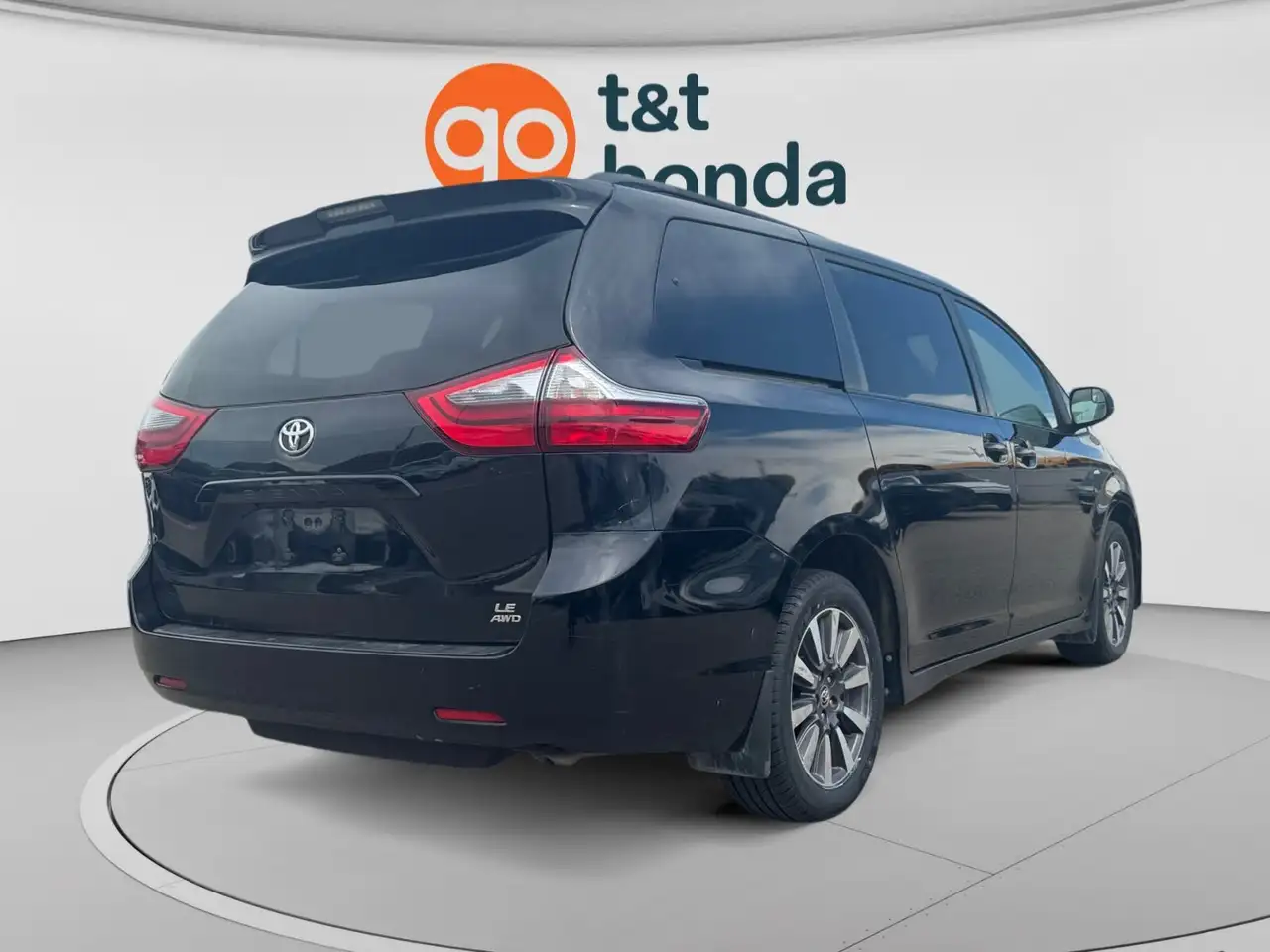 Toyota Sienna снимка Toyota Sienna