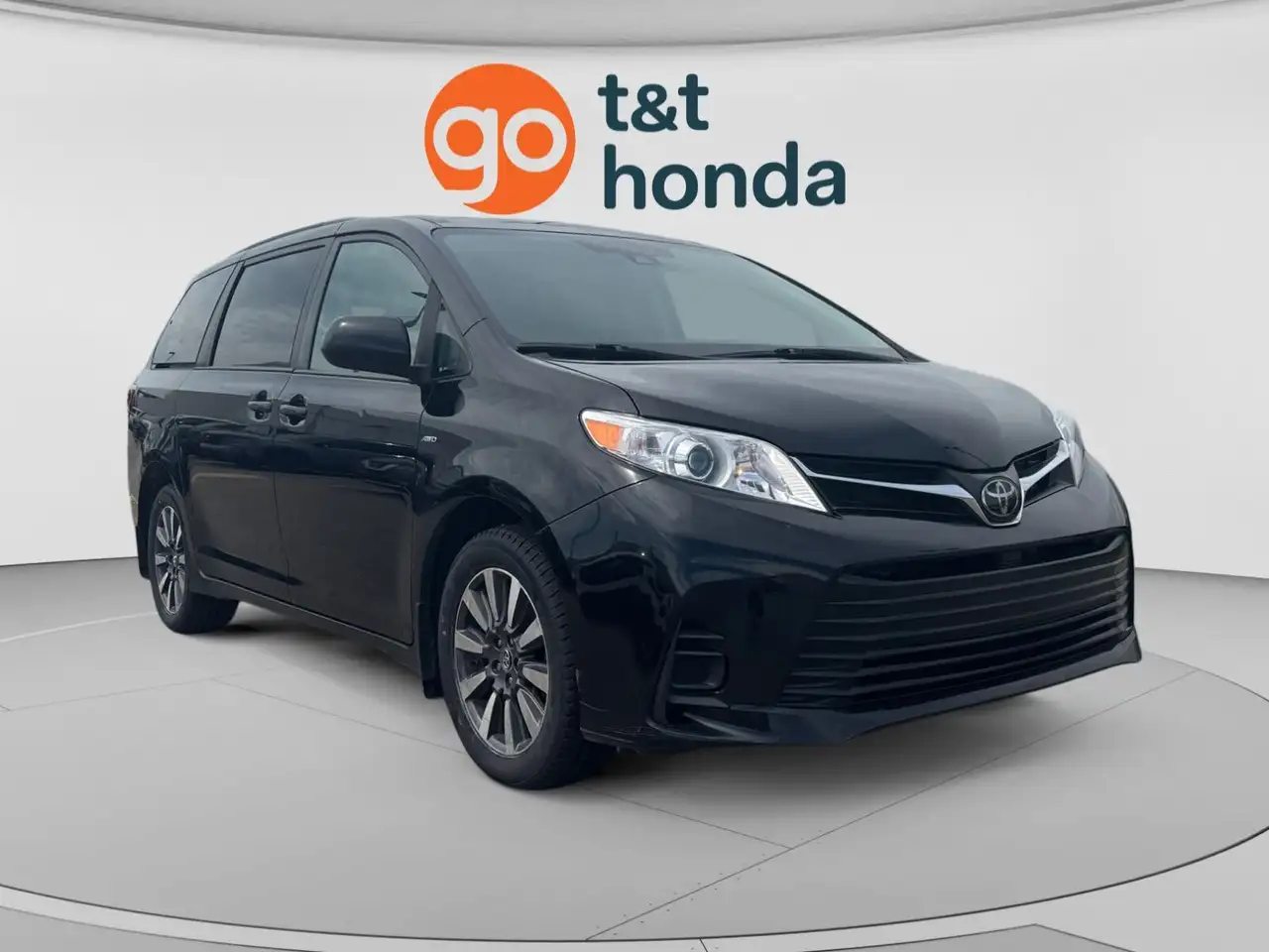 Toyota Sienna снимка Toyota Sienna