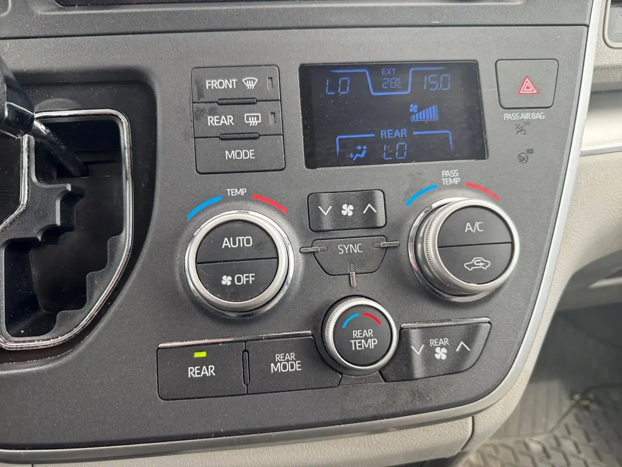 Toyota Sienna снимка Toyota Sienna