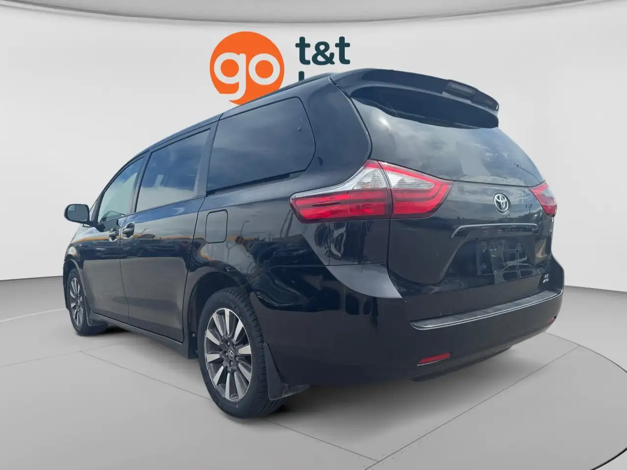 Toyota Sienna снимка Toyota Sienna