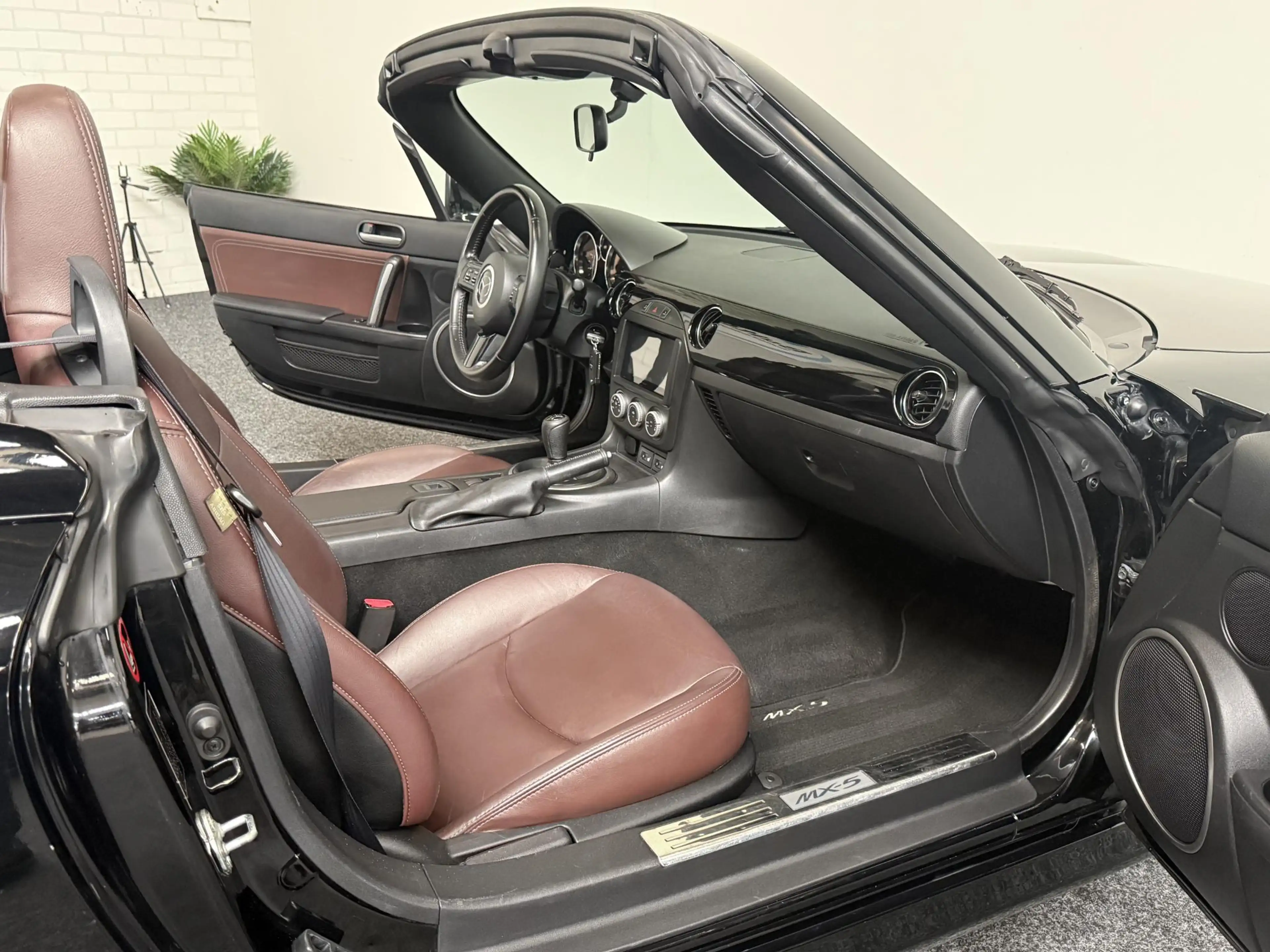 Mazda MX-5 Roadster Coupé 1.8 HANABI | HARDTOP | LEDER — photo 8