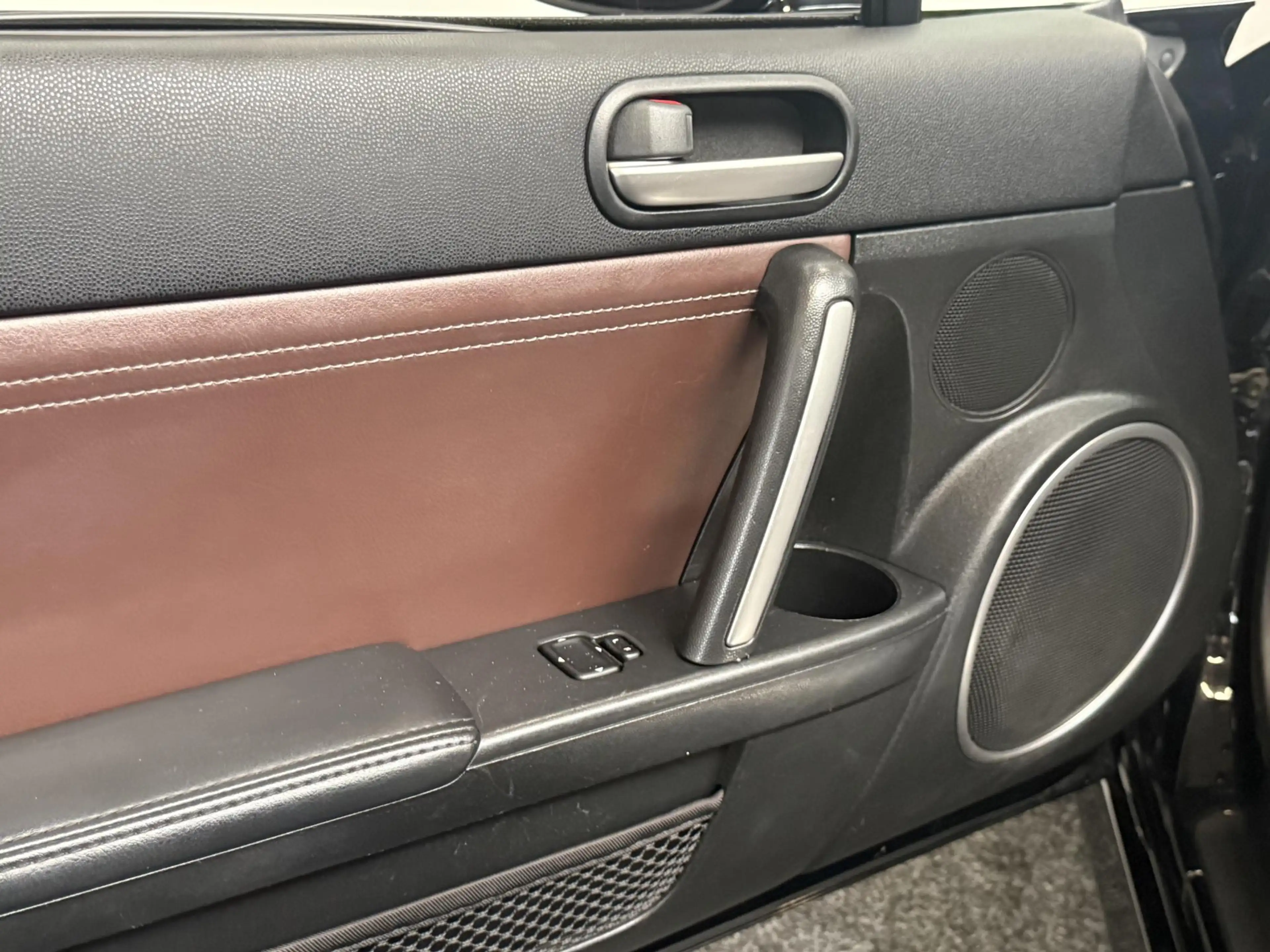 Mazda MX-5 Roadster Coupé 1.8 HANABI | HARDTOP | LEDER — photo 9