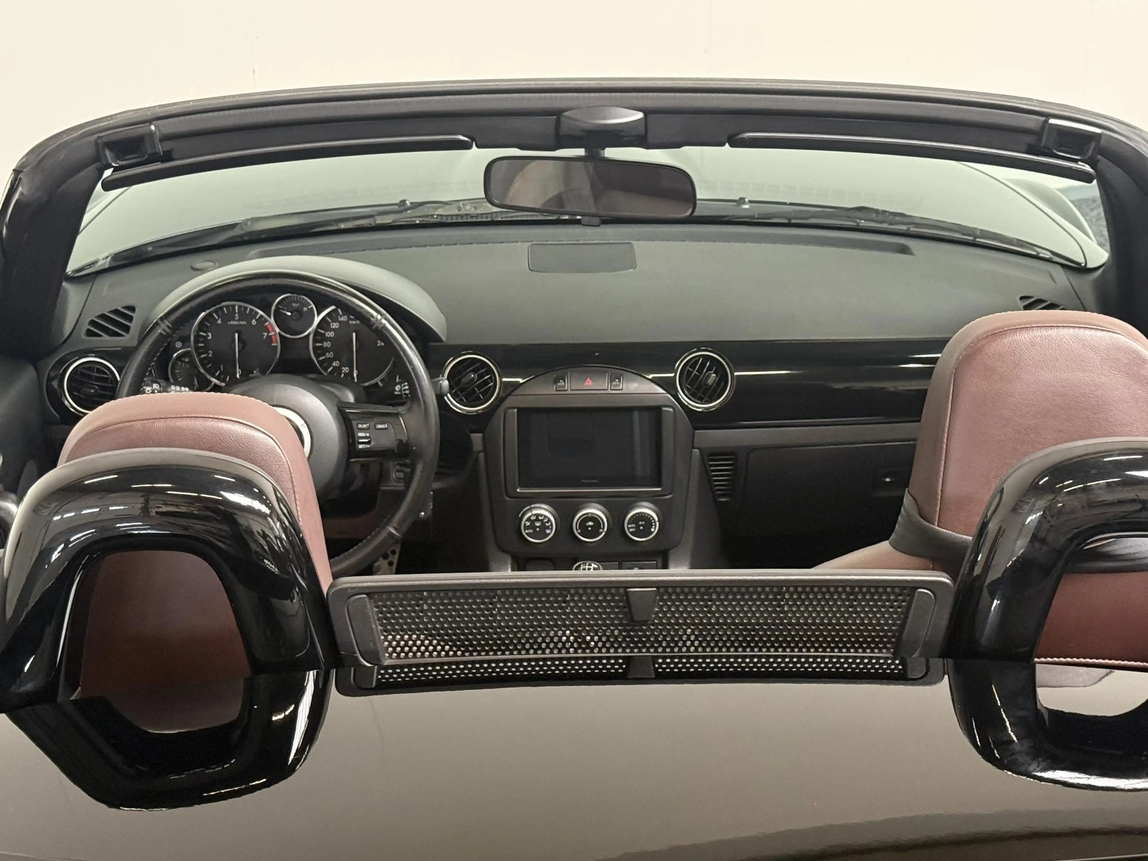 Mazda MX-5 Roadster Coupé 1.8 HANABI | HARDTOP | LEDER — photo 6