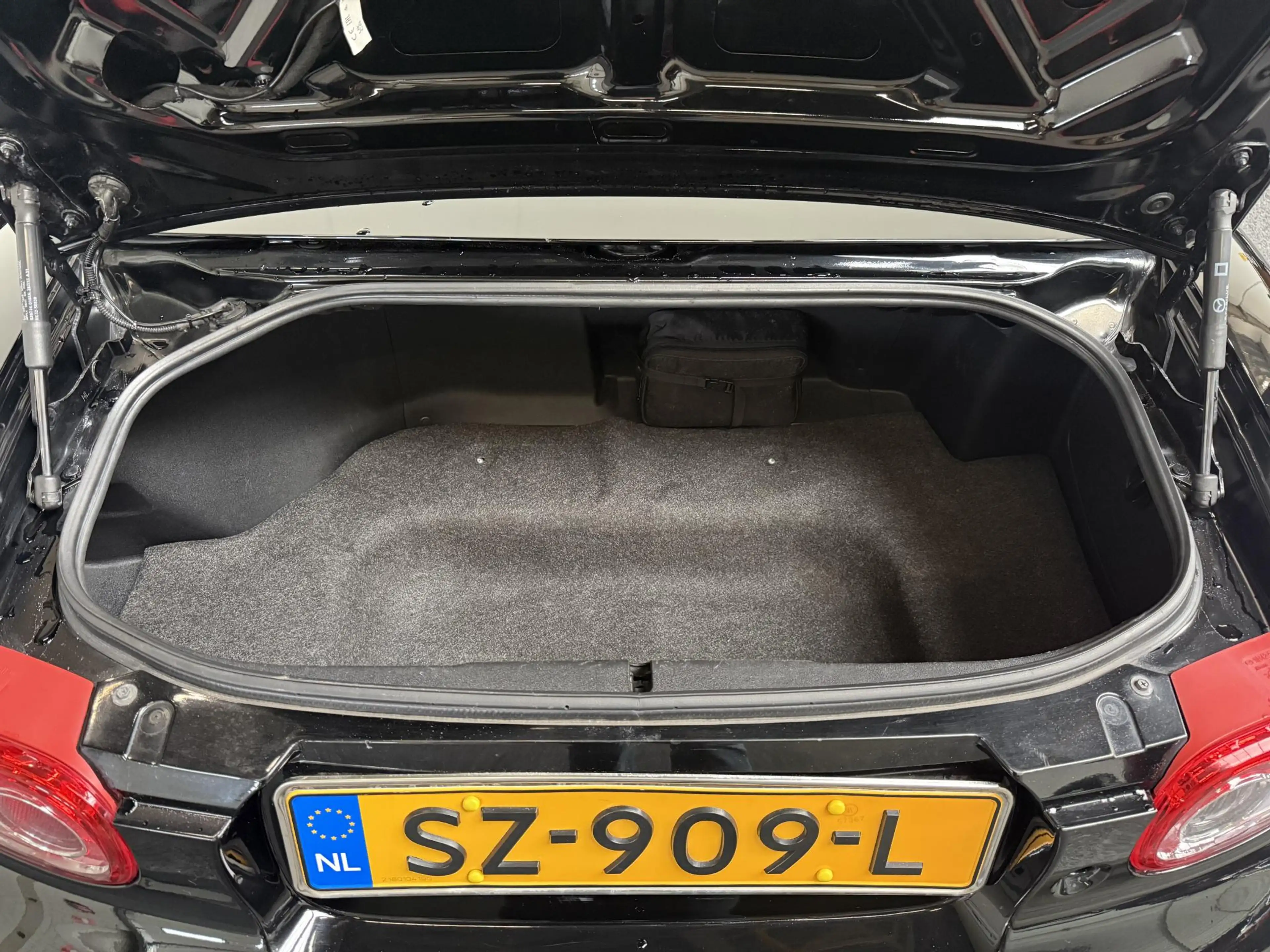 Mazda MX-5 Roadster Coupé 1.8 HANABI | HARDTOP | LEDER — photo 22