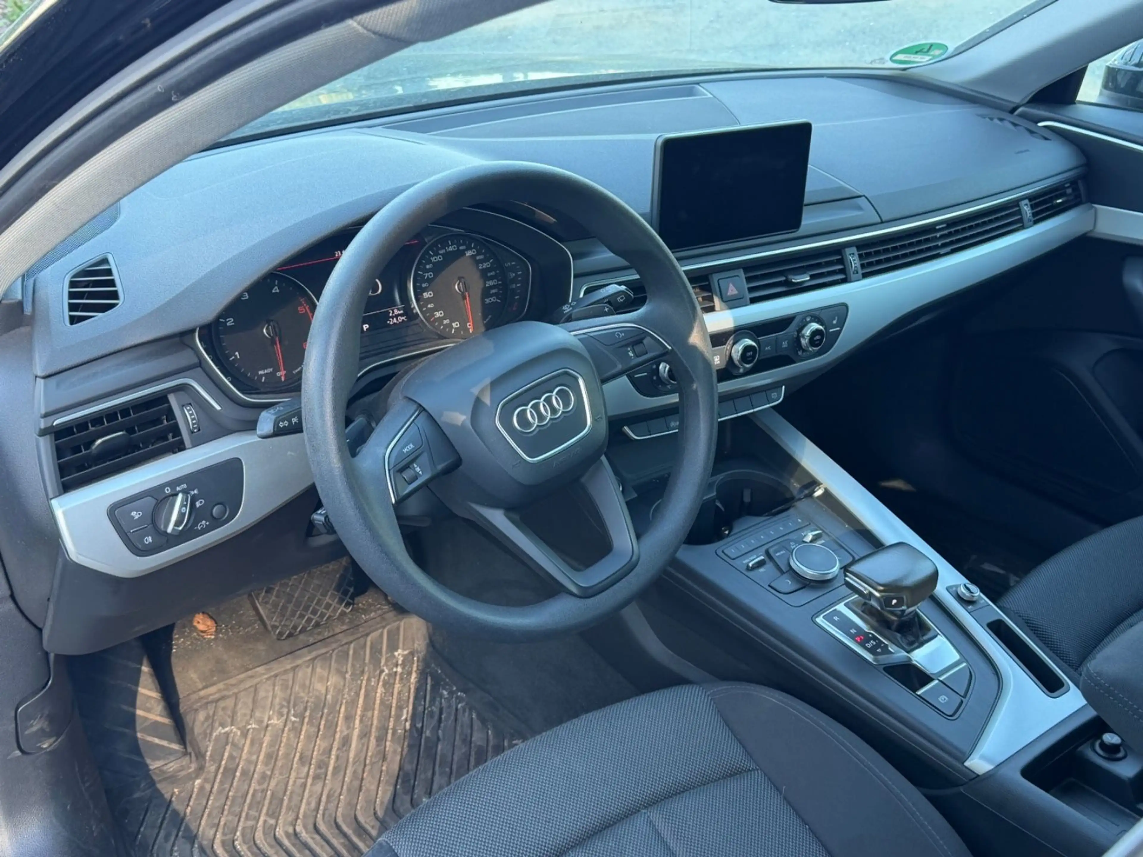 Audi A4 Avant 2.0 TDI S-Tronic/WENIG KM/PDC/SPORT — photo 5