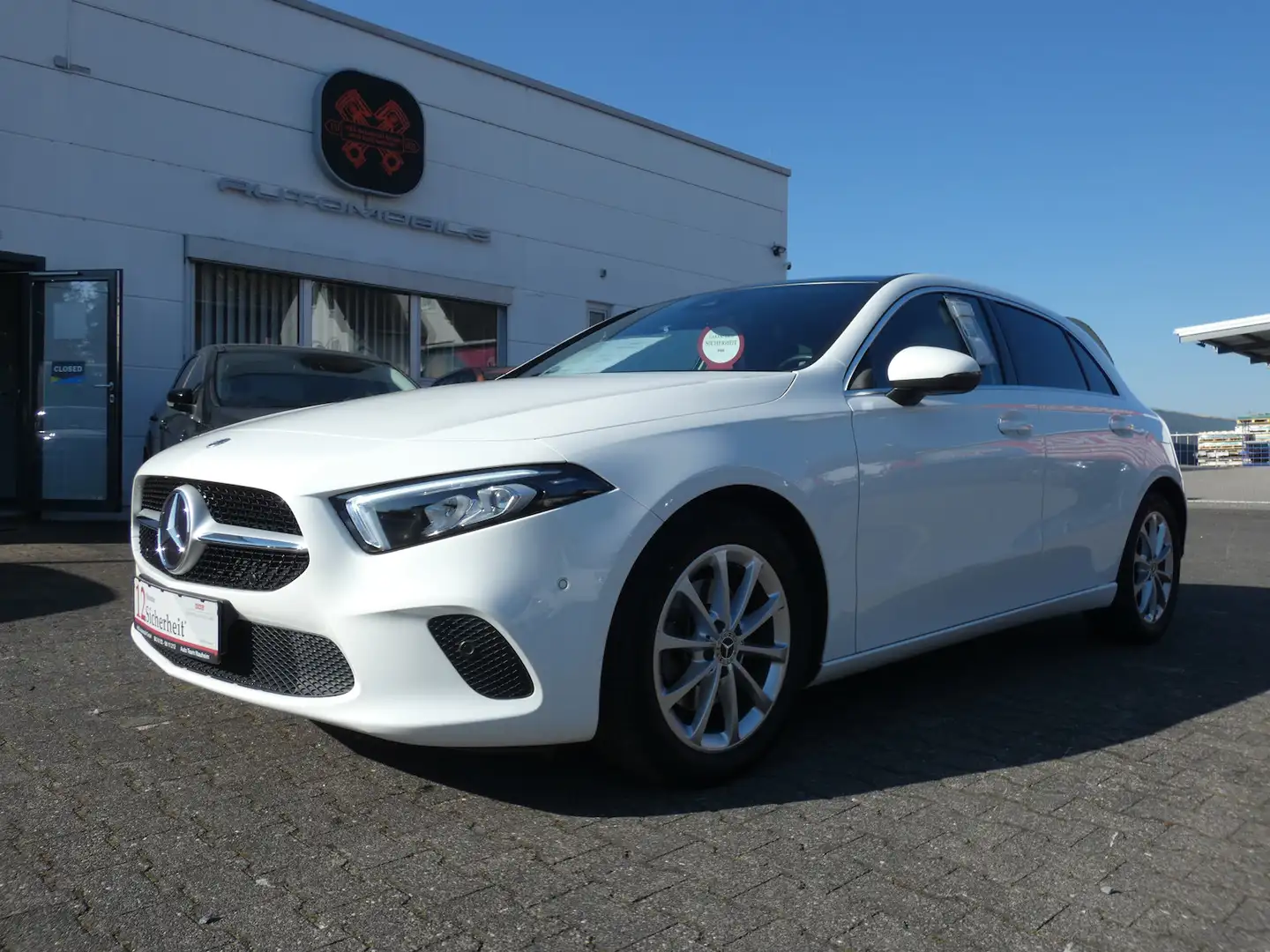 Mercedes-Benz A 200 Automatik *NAVI*KAMERA*PANORAMADACH*KLIMA* Weiß - 1
