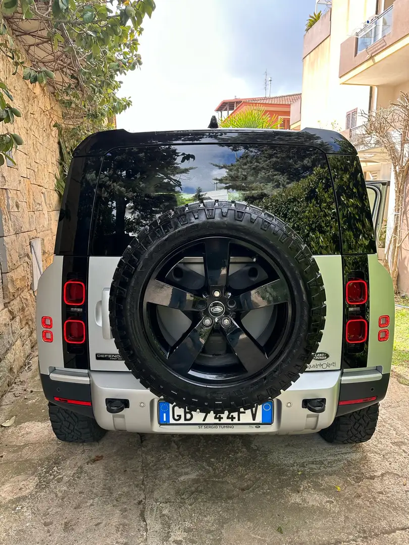 Land Rover Defender 110 2.0d sd4 First Edition awd 240cv 7p.ti auto Argento - 2