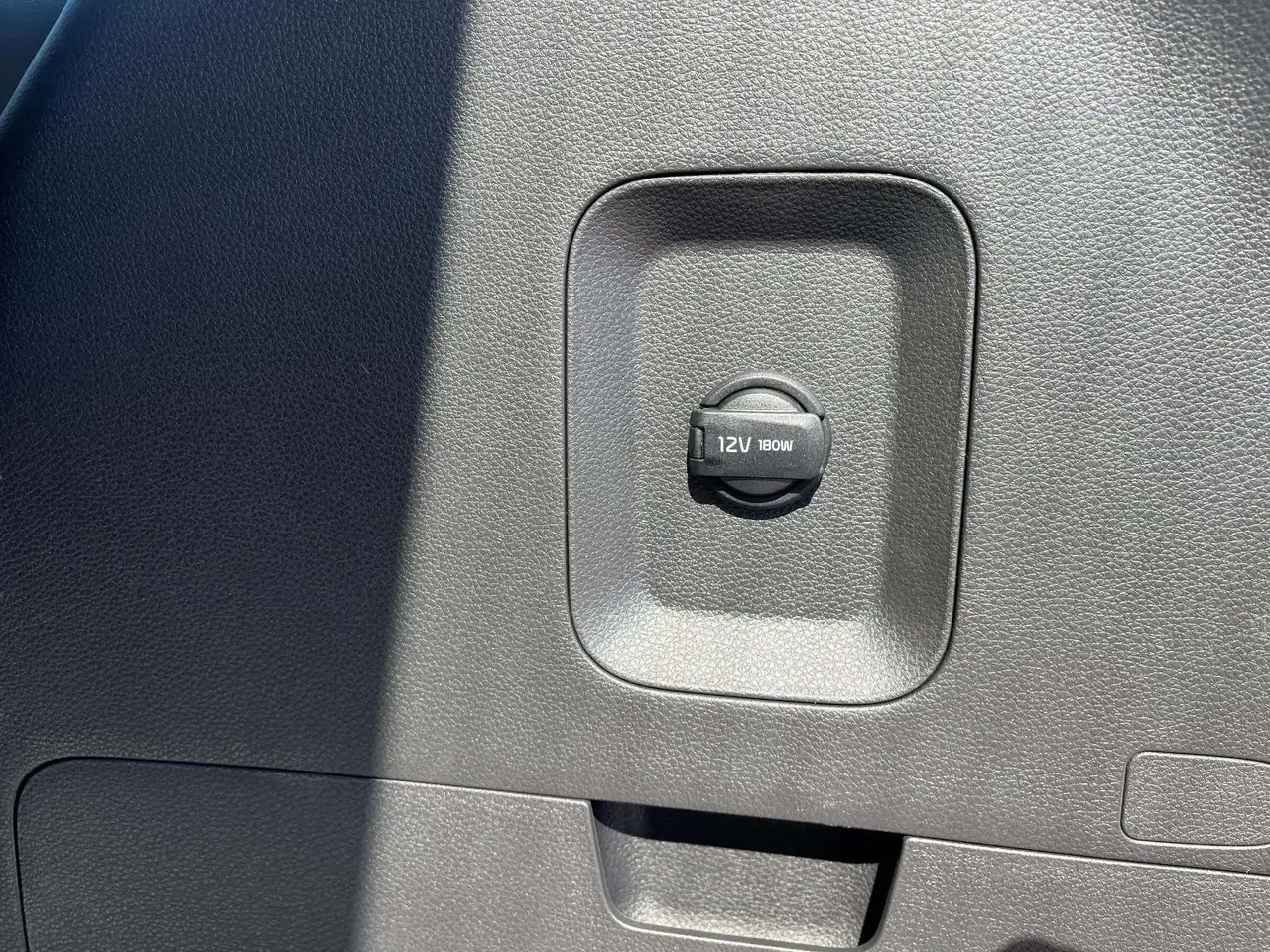 Kia Carnival снимка Kia Carnival