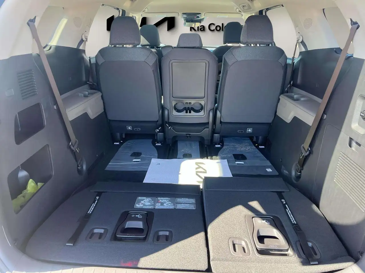 Kia Carnival снимка Kia Carnival