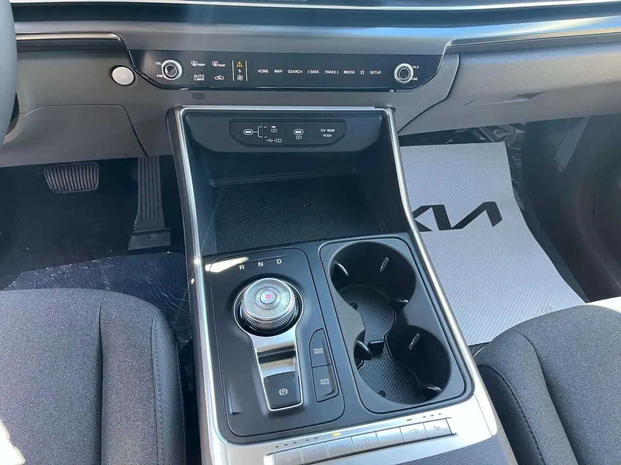 Kia Carnival снимка Kia Carnival