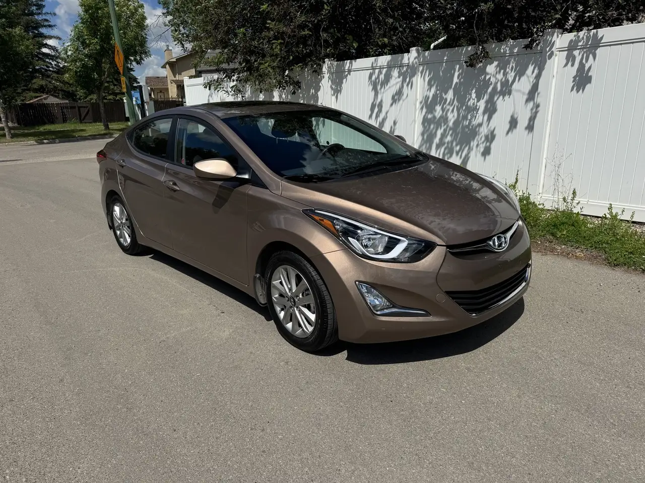 Hyundai ELANTRA photo Hyundai ELANTRA