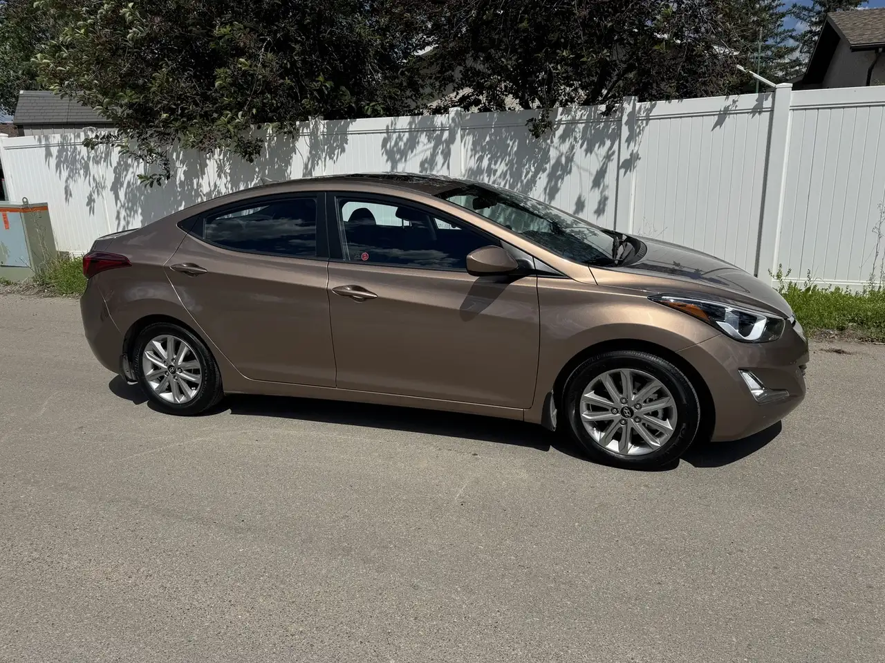 Hyundai ELANTRA photo Hyundai ELANTRA