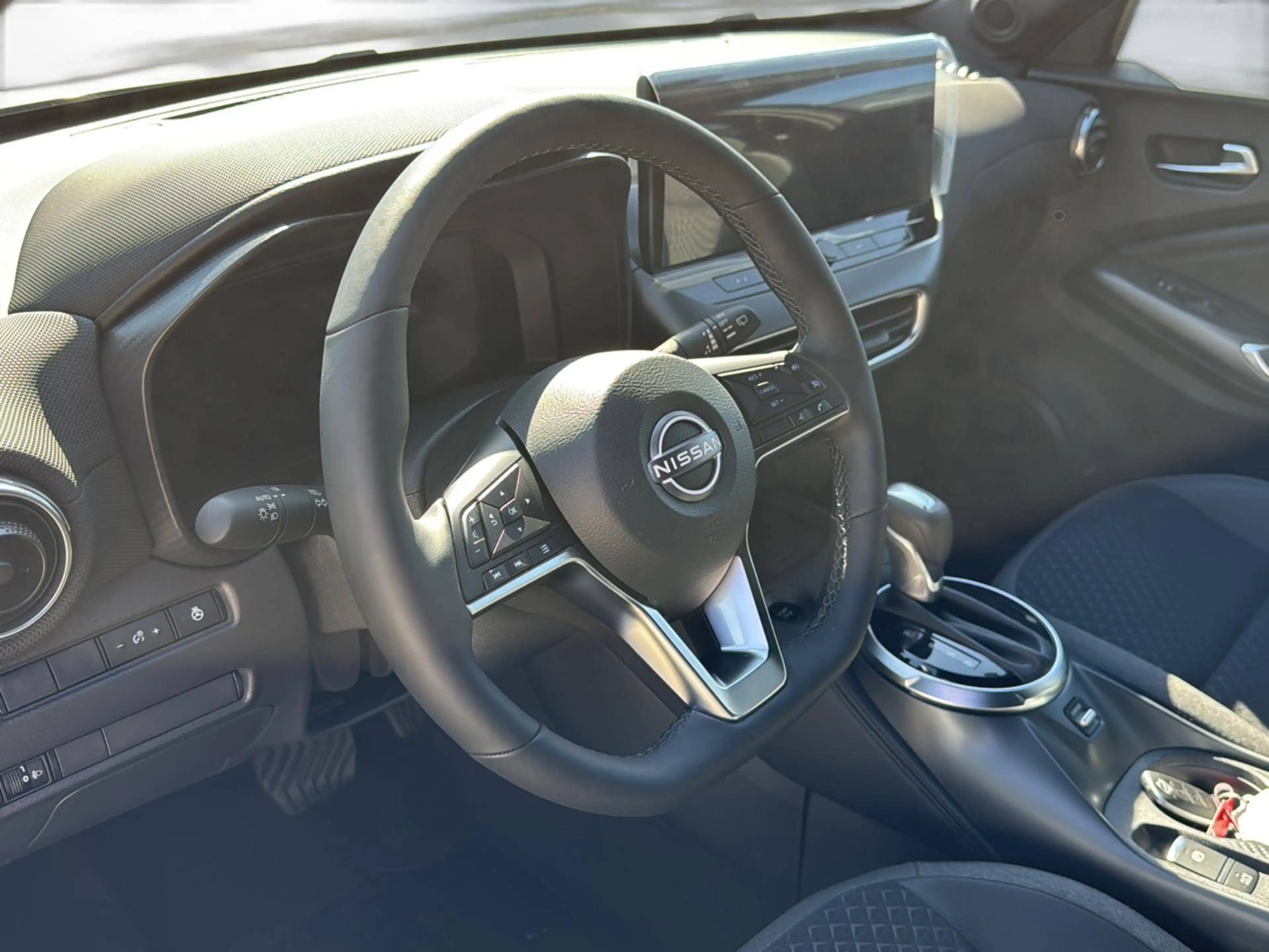 Nissan Juke 1.6 N-Connecta Hybrid 4AMT — photo 11