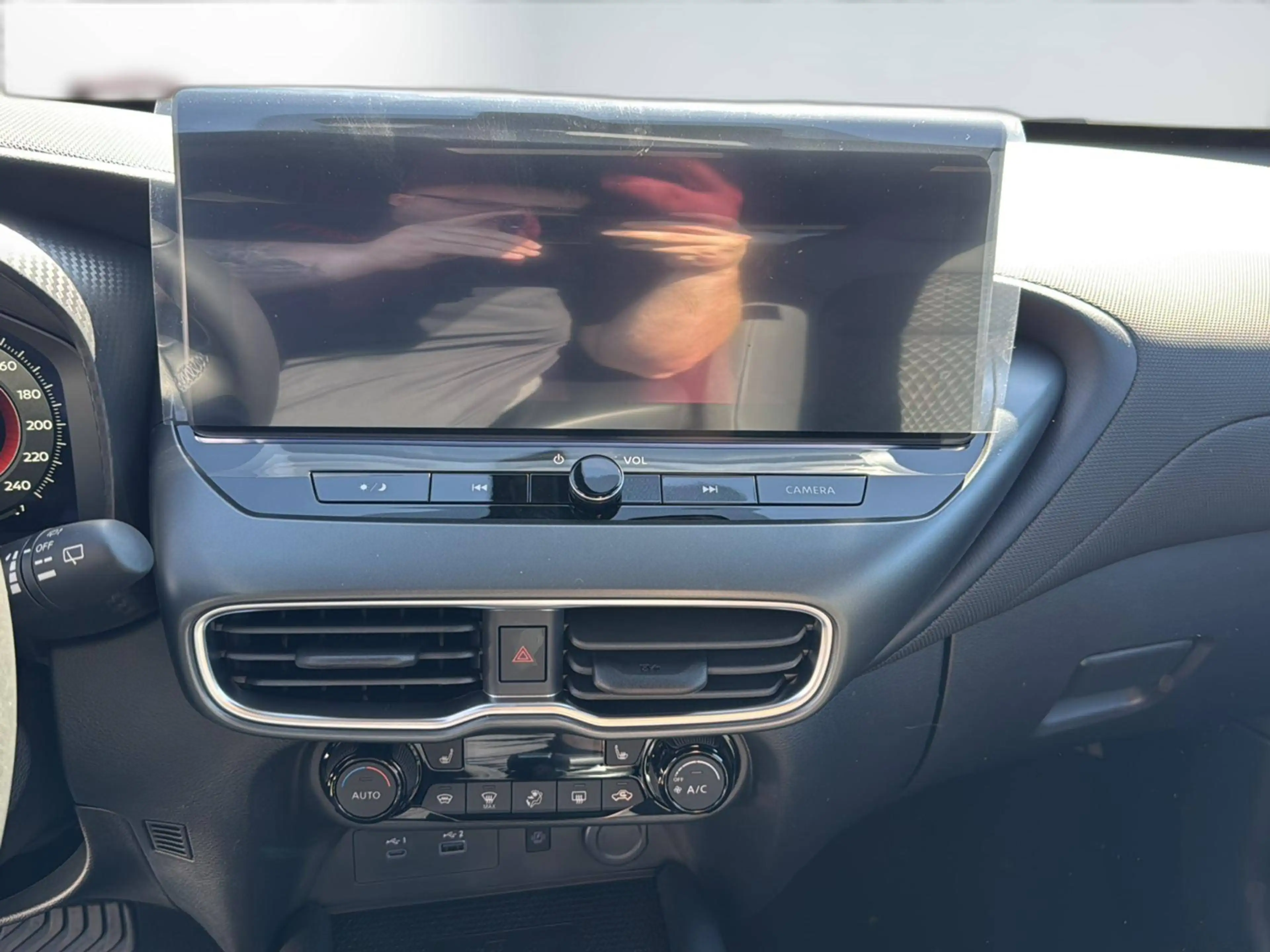 Nissan Juke 1.6 N-Connecta Hybrid 4AMT — photo 15