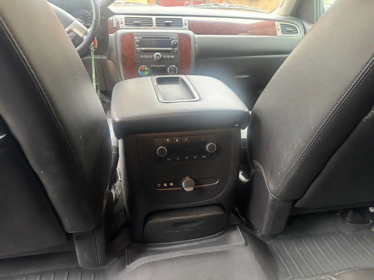 Chevrolet Suburban снимка Chevrolet Suburban