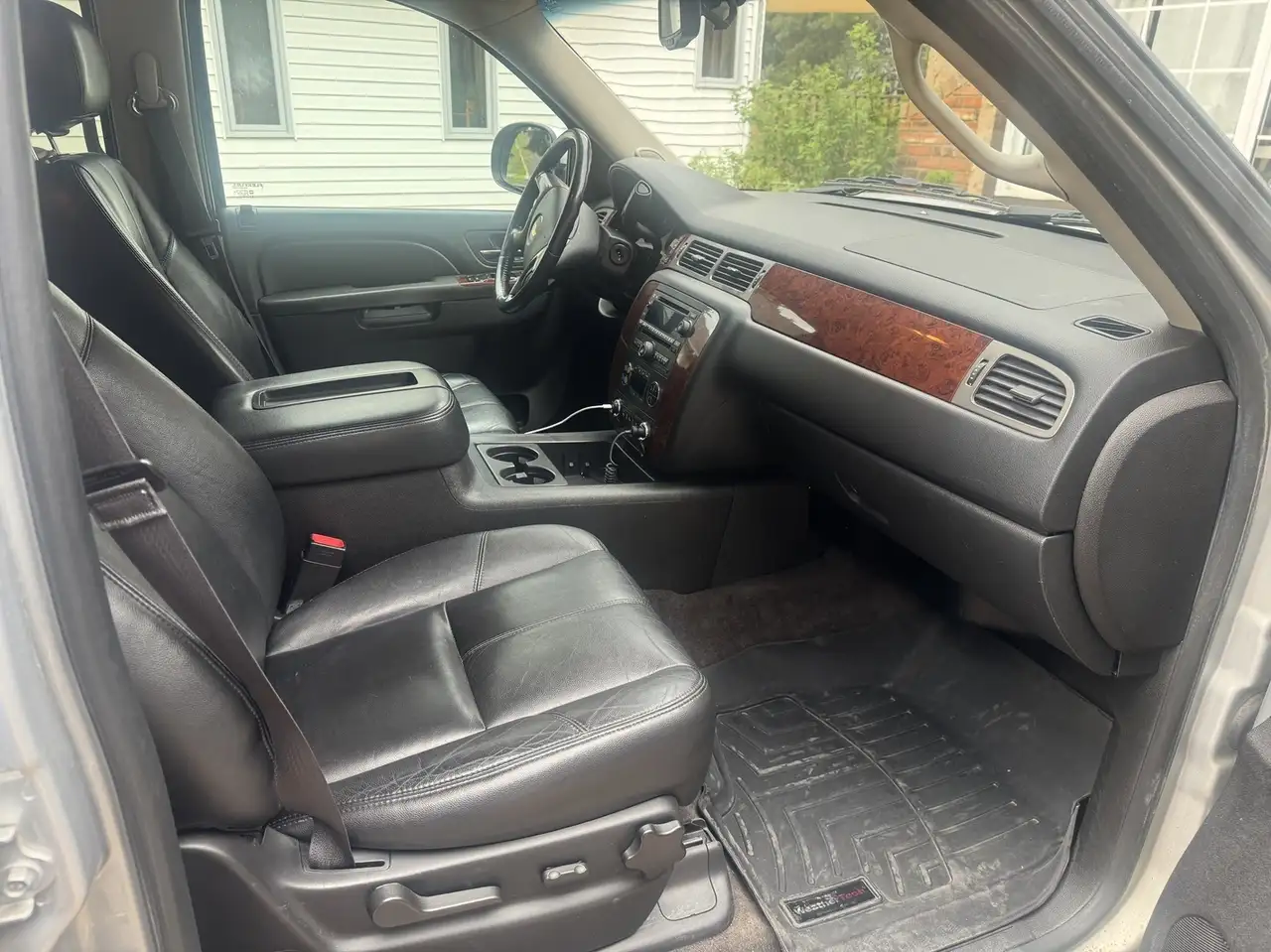 Chevrolet Suburban снимка Chevrolet Suburban