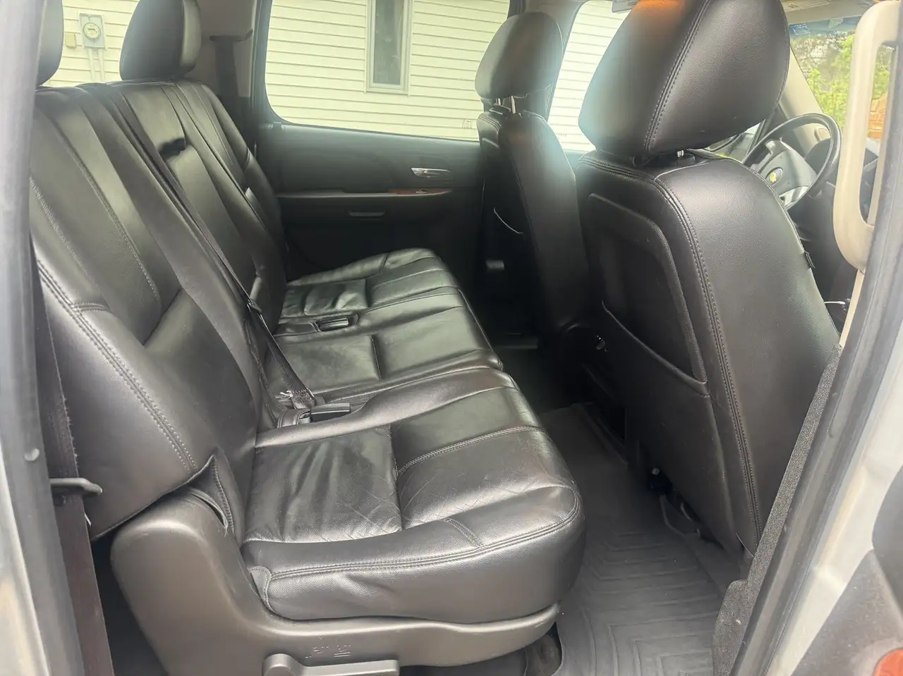 Chevrolet Suburban снимка Chevrolet Suburban
