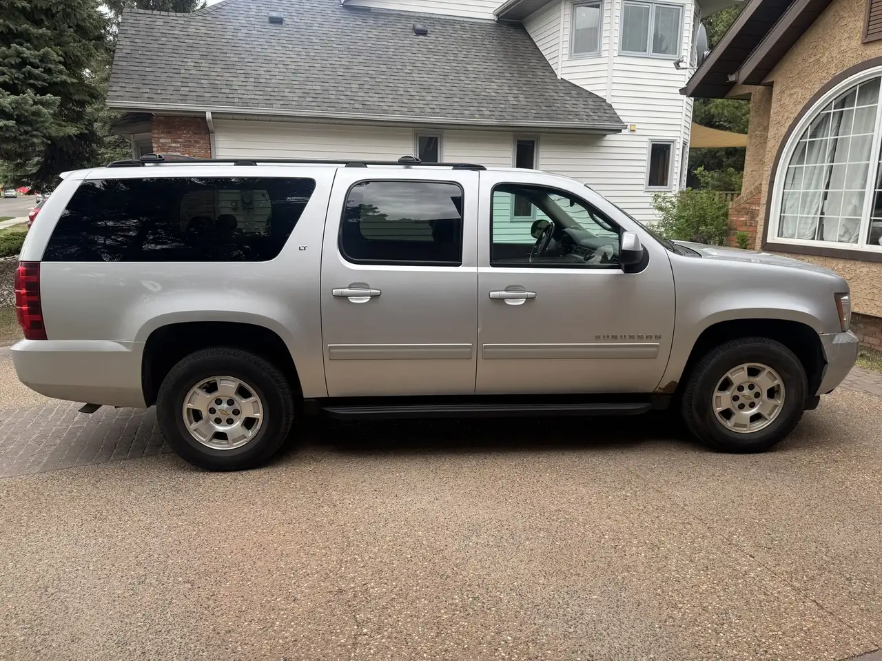 Chevrolet Suburban снимка Chevrolet Suburban