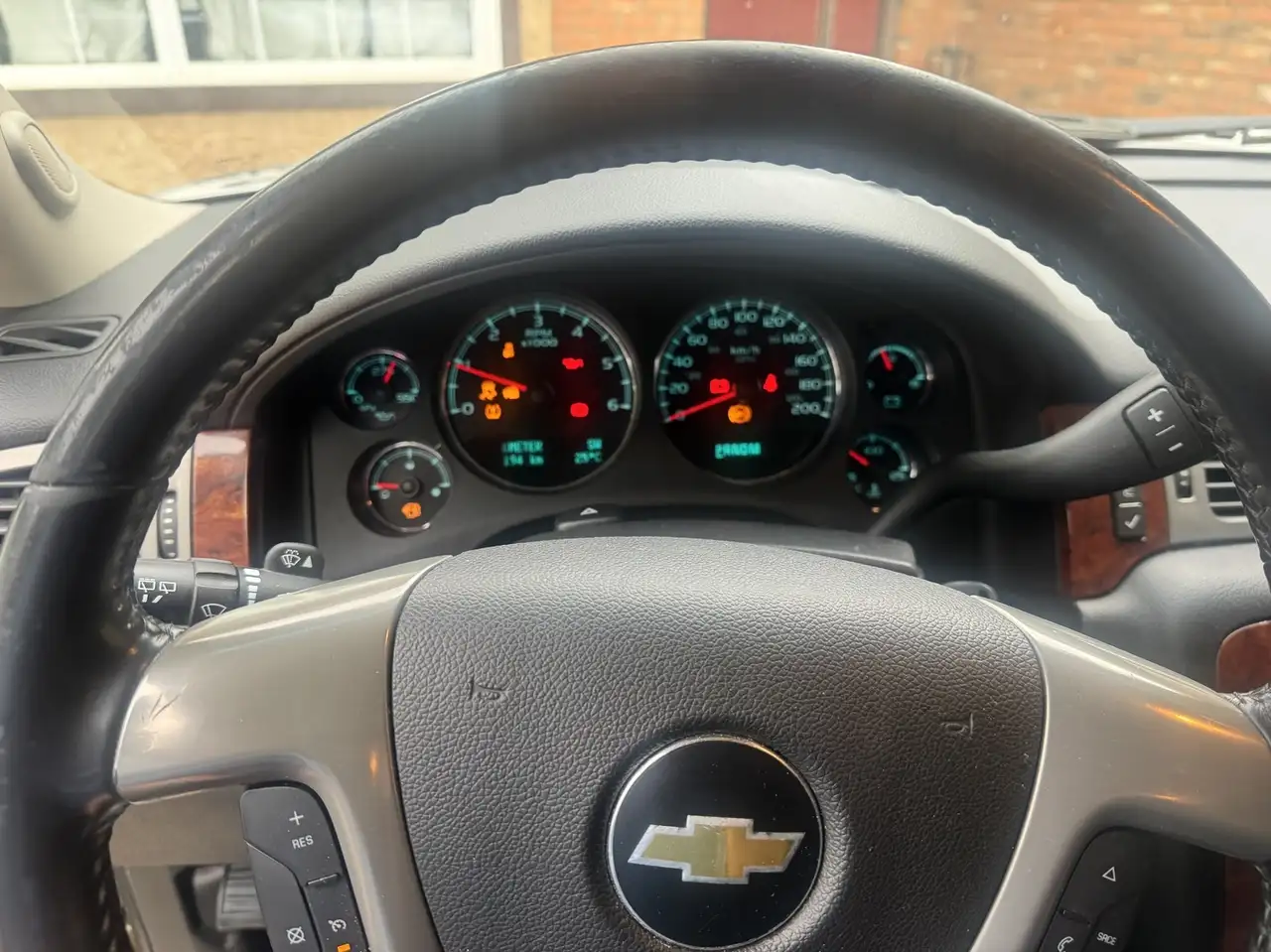 Chevrolet Suburban снимка Chevrolet Suburban