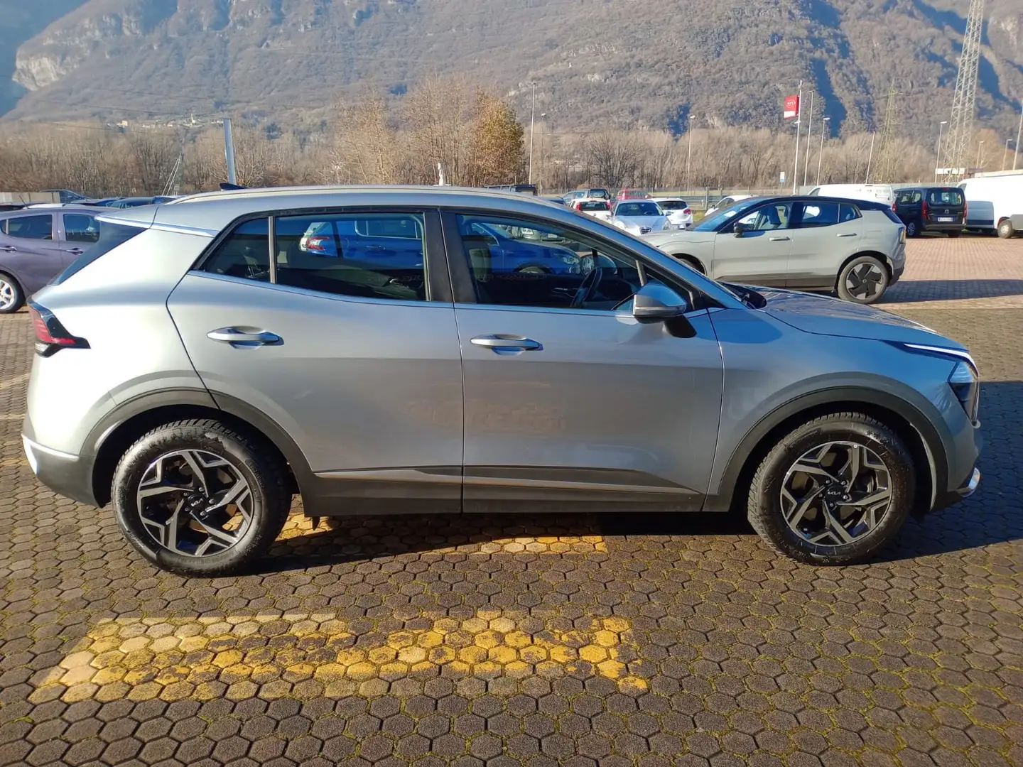 Kia Sportage Sportage 1.6 crdi mhev Business dct Grijs - 1
