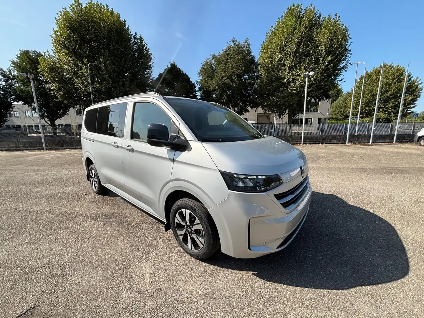 Volkswagen T7 Caravelle CARAVELLE 2.0 TDI 150CV aut. PC Life Argento - 1