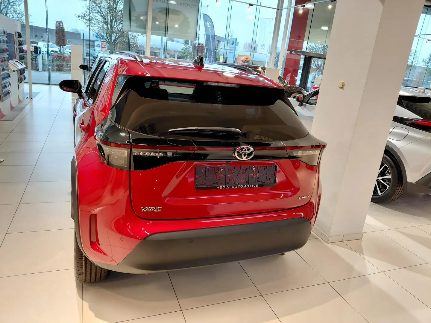 Toyota Yaris Cross Executive Rojo - 2