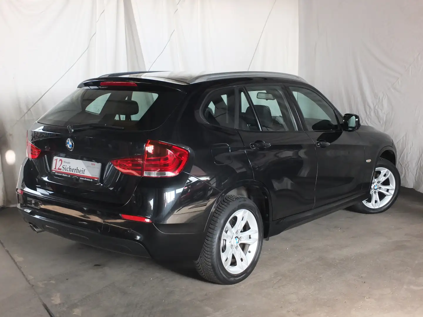 BMW X1 18 d sDrive XENON NAVI PDC wenig Kilometer Schwarz - 2