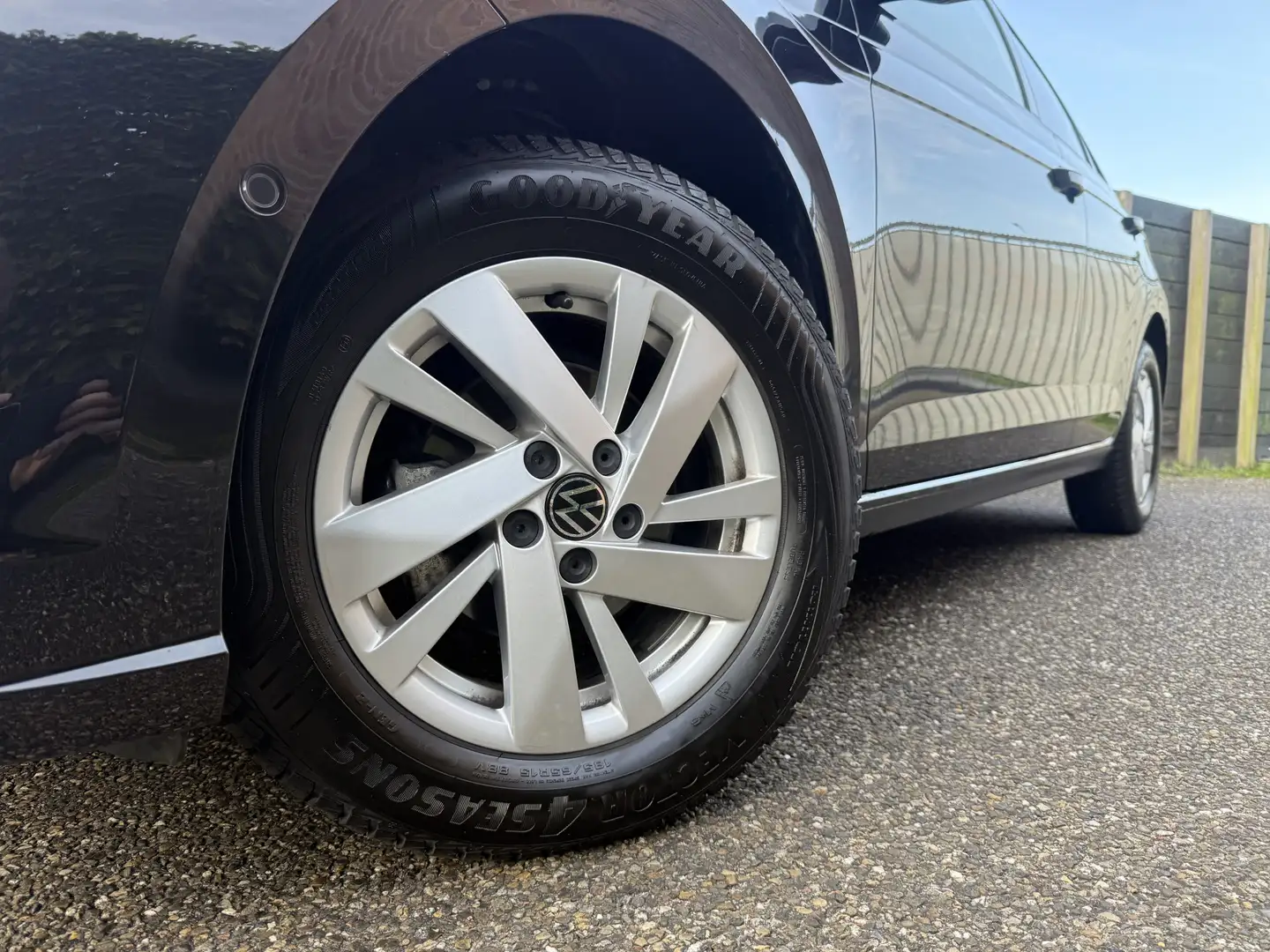 Volkswagen Polo 1.0 TSI Style IQ light, dec. 2024, nieuwstaat Zwart - 2