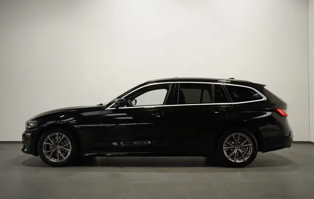 BMW 3 Series view 3