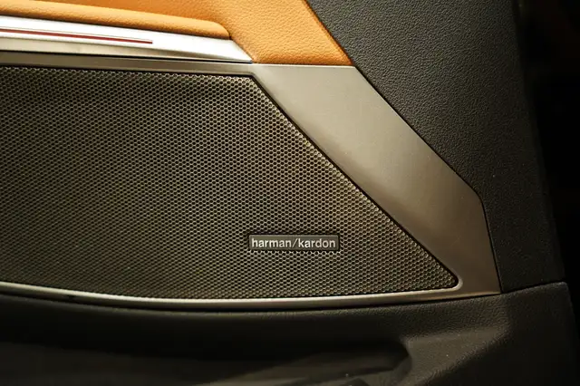 BMW 3 Series view 11