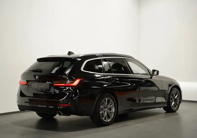 BMW 3 Series view 5